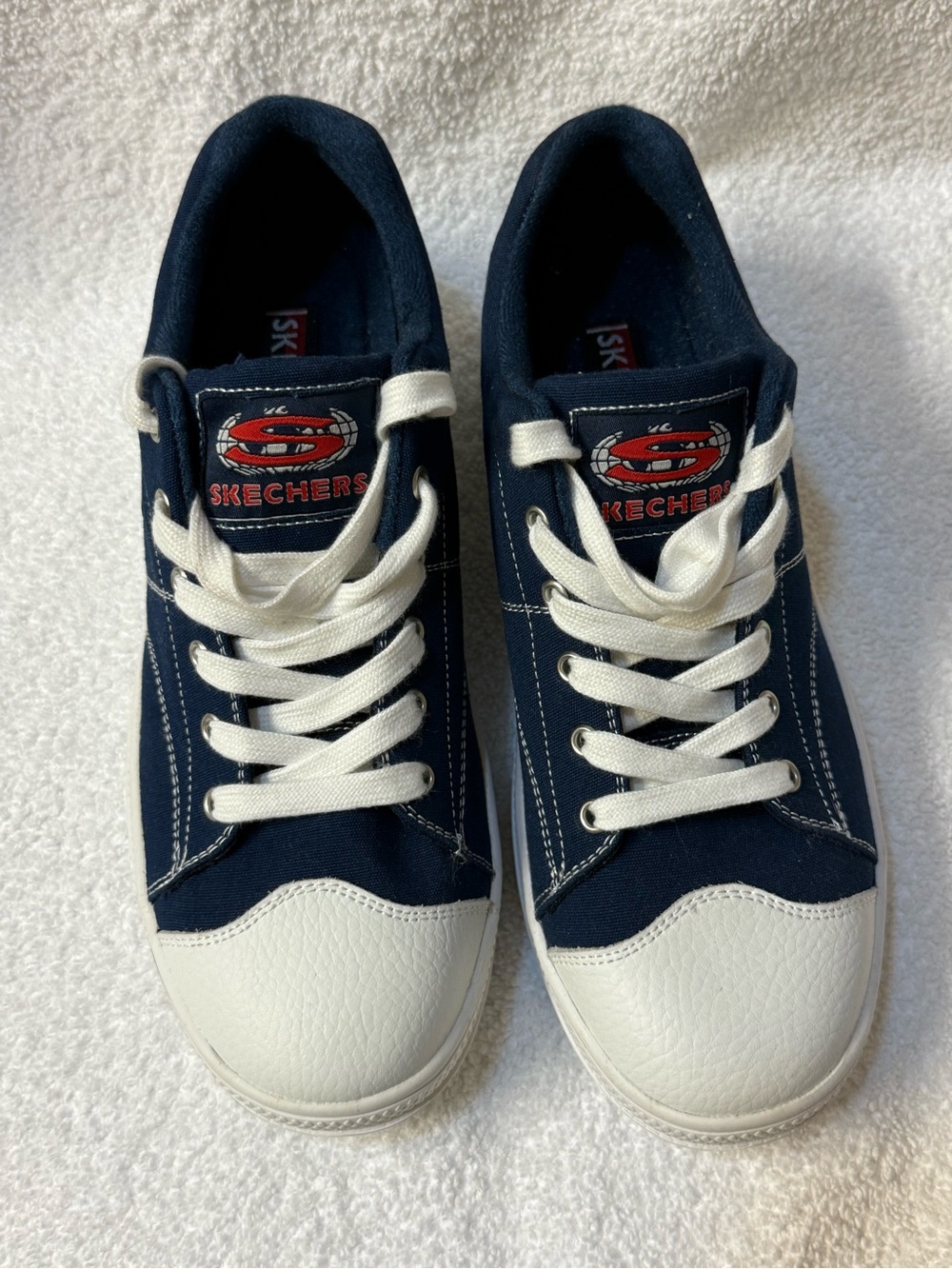 Skechers Roadies Navy and White Low-Top Sneakers with Red Logo Women’s Size 9.5